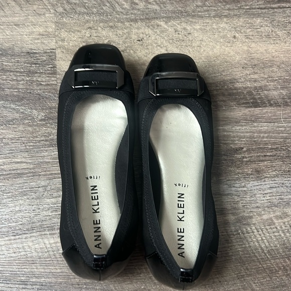 Anne Klein Women’s Black Unice Flat Size 7M - Picture 2 of 7